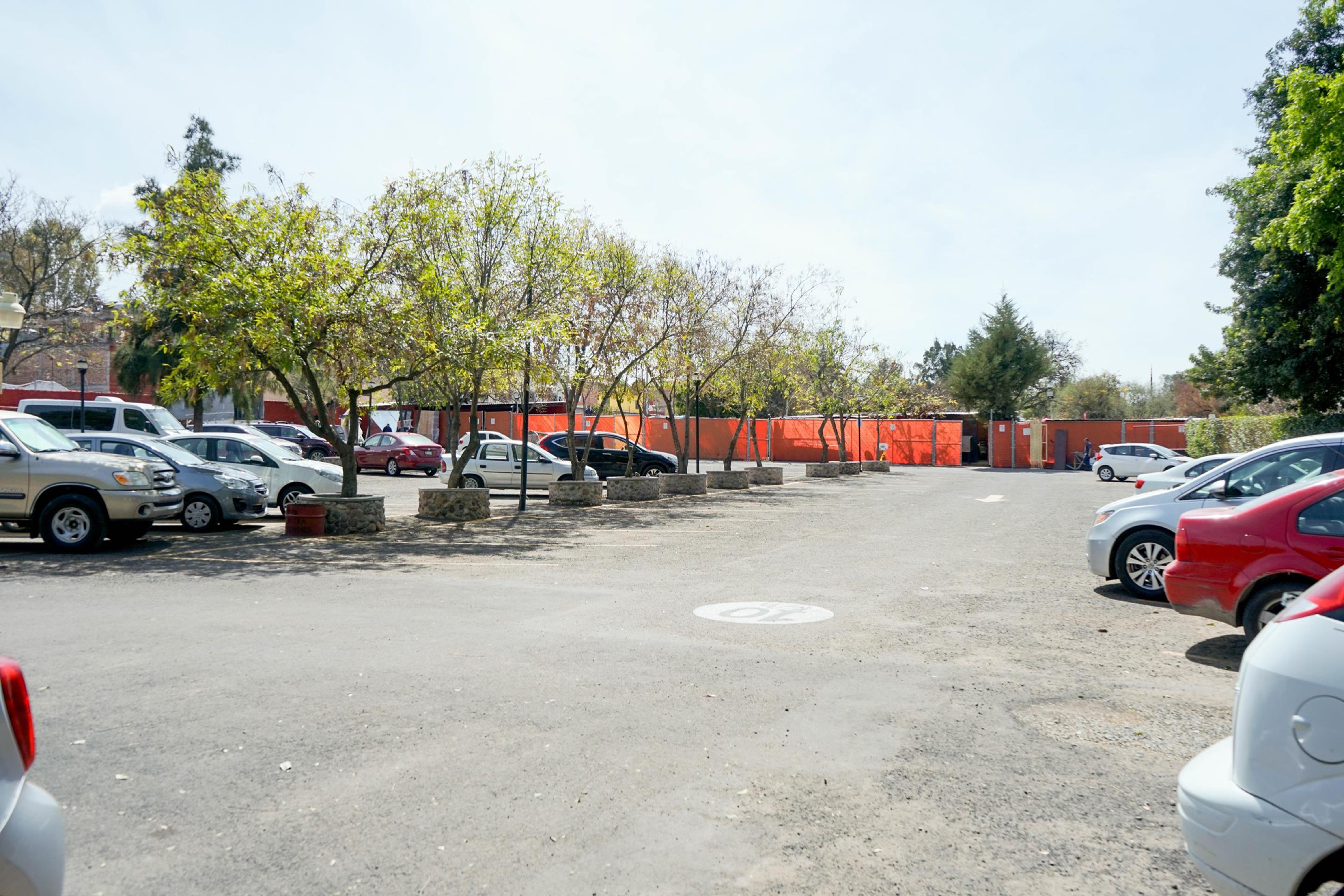 Real De Minas San Miguel De Allende Eksteriør billede The parking lot of the station
